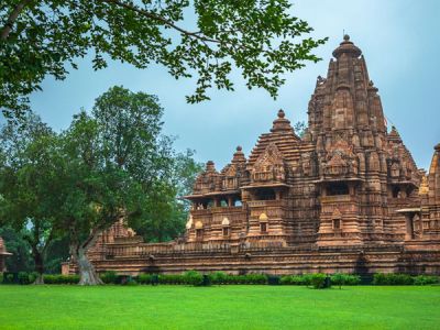 13 Days Golden Triangle Tour with Khajuraho and Varanasi